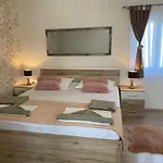 **stone House ** Center ** Old Town Διαμέρισμα