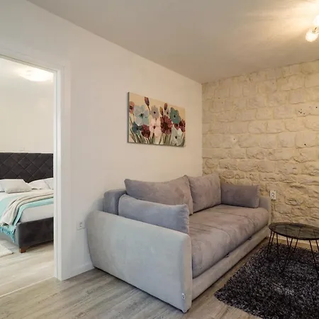 **stone House ** Center ** Old Town Apartman Trogir