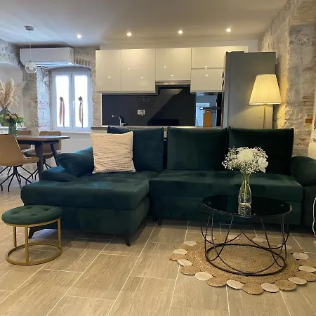 **stone House ** Center ** Old Town Apartment