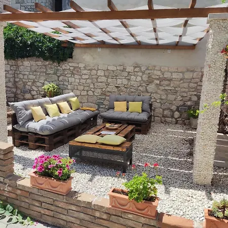 **stone House ** Center ** Old Town * Trogir