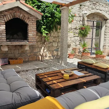**stone House ** Center ** Old Town Apartman Trogir