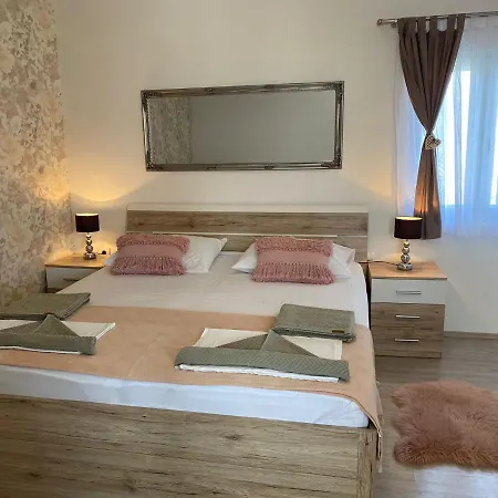**stone House ** Center ** Old Town Apartman