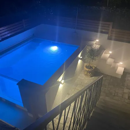 **stone House ** Center ** Old Town *