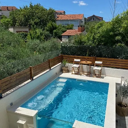 **stone House ** Center ** Old Town Appartement