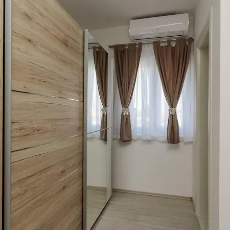 **stone House ** Center ** Old Town * Trogir