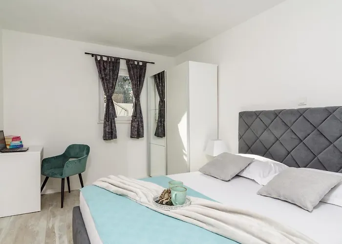 **stone House ** Center ** Old Town Apartman Trogir