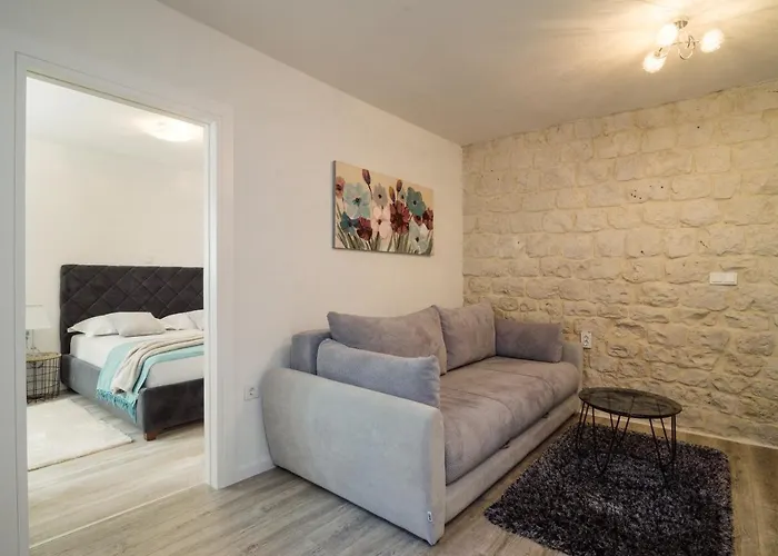 **stone House ** Center ** Old Town Apartman Trogir