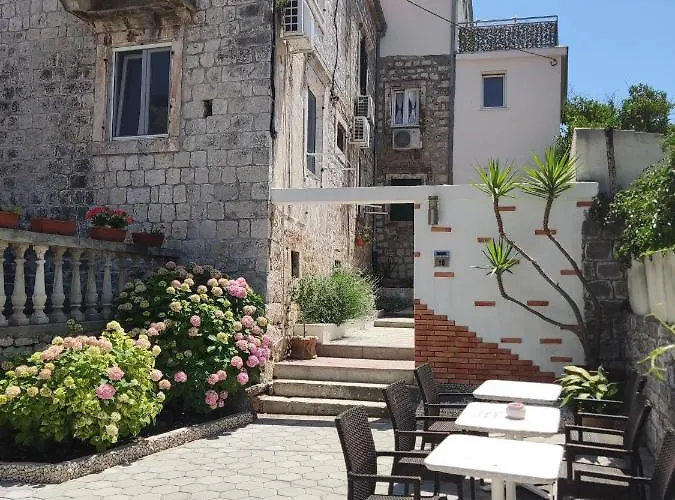 **stone House ** Center ** Old Town *