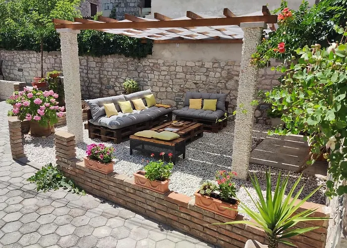 **stone House ** Center ** Old Town Apartman Trogir