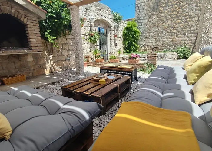 **stone House ** Center ** Old Town Apartment