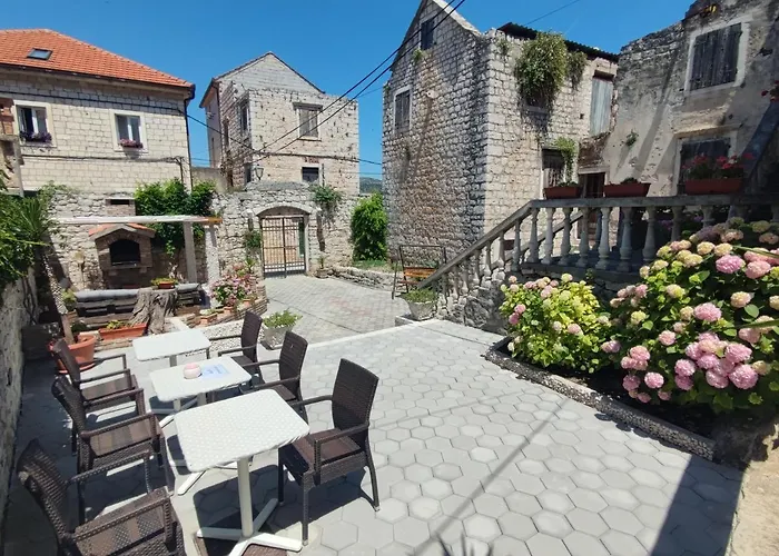 **stone House ** Center ** Old Town Apartman *