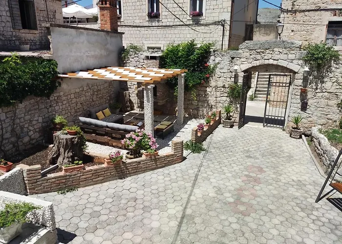 **stone House ** Center ** Old Town * Trogir