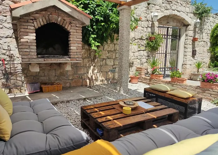 **stone House ** Center ** Old Town Apartman Trogir