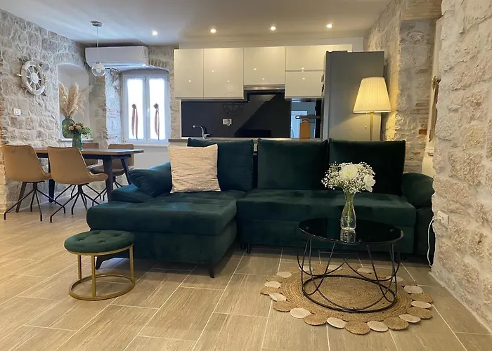 **stone House ** Center ** Old Town Apartman