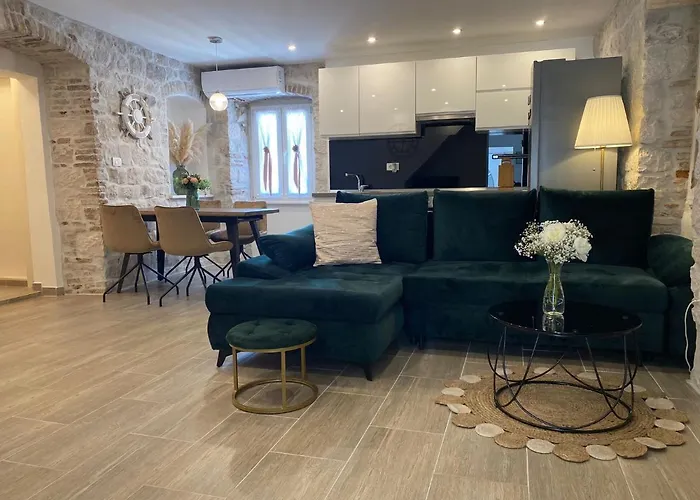 **stone House ** Center ** Old Town Apartment *