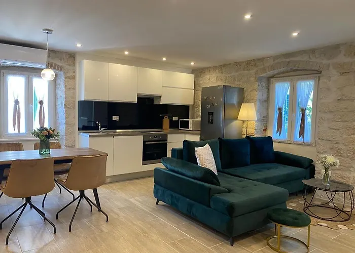 **stone House ** Center ** Old Town Apartment