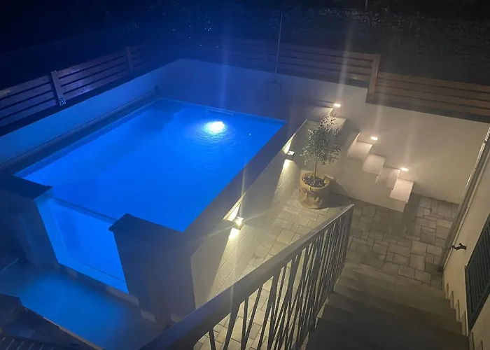 **stone House ** Center ** Old Town *