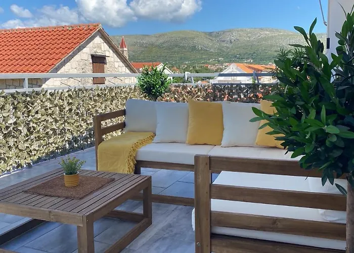 **stone House ** Center ** Old Town * Trogir