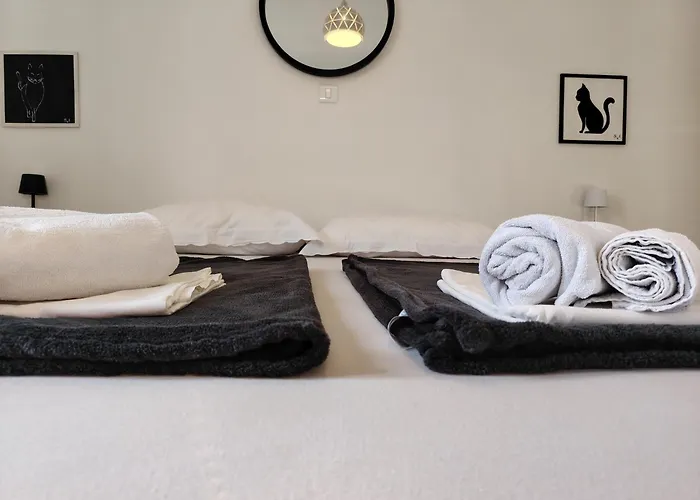 **stone House ** Center ** Old Town Apartman *