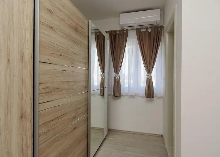 **stone House ** Center ** Old Town * Trogir