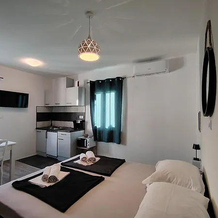 **stone House ** Center ** Old Town Apartman *